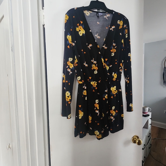 Divided Grey Knit Top with Black Brand Tag - Picture 3 of 4